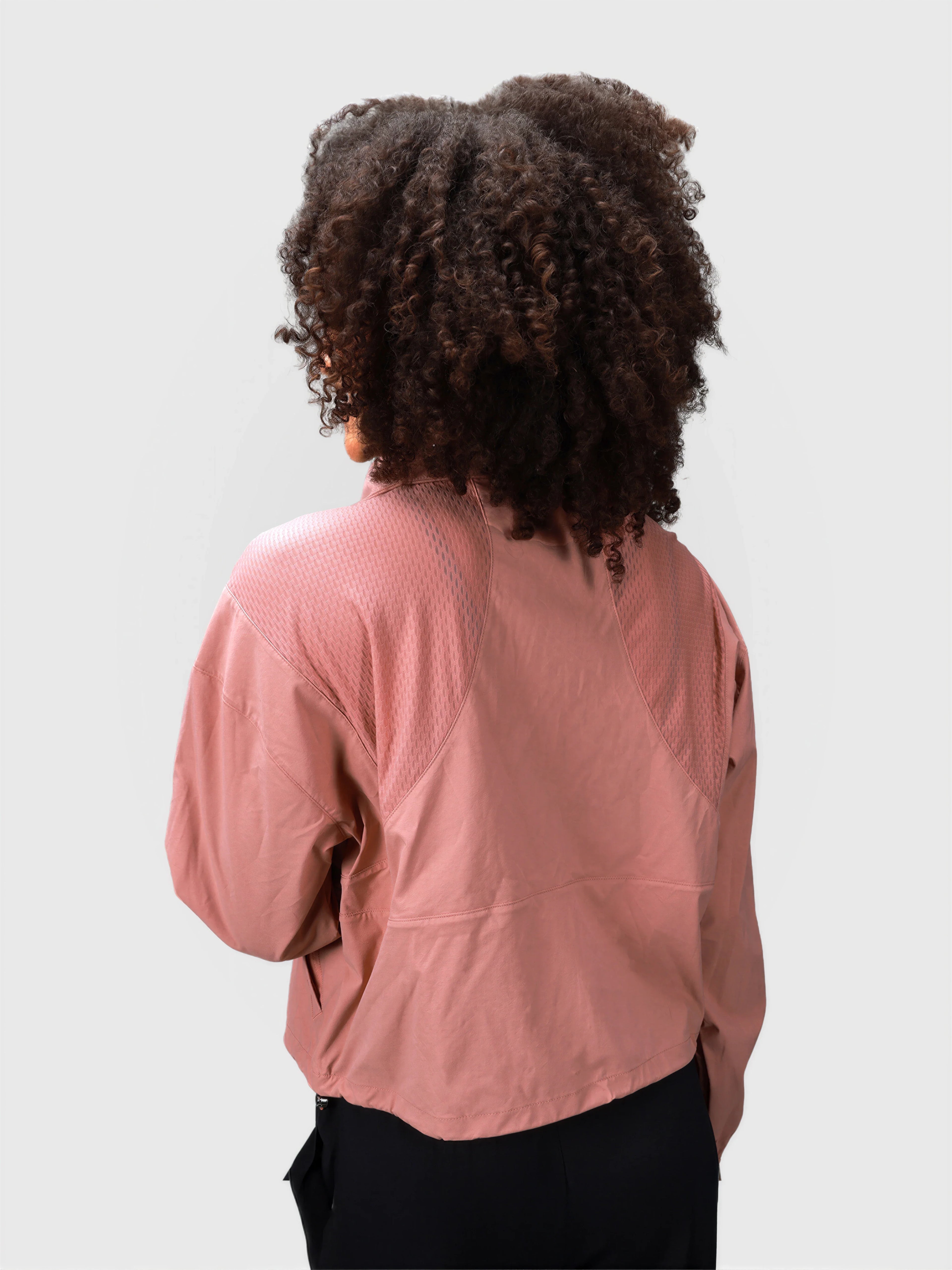 Rear view of dusty pink E Sas Crop Jacket by MUEV designed for padel and pickleball apparel